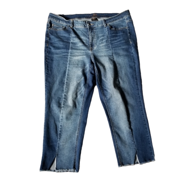 Plus Size Women's Addition Elle Love And Legend Two-Tone Crop Jeans - Picture 3 of 9